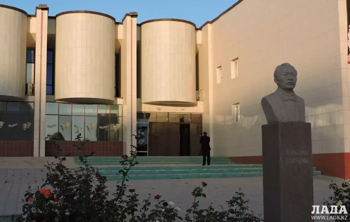 Артисты Актюбинского театра приглашают на спектакли жителей Актау - новости на Lada.kz 03.12.2025