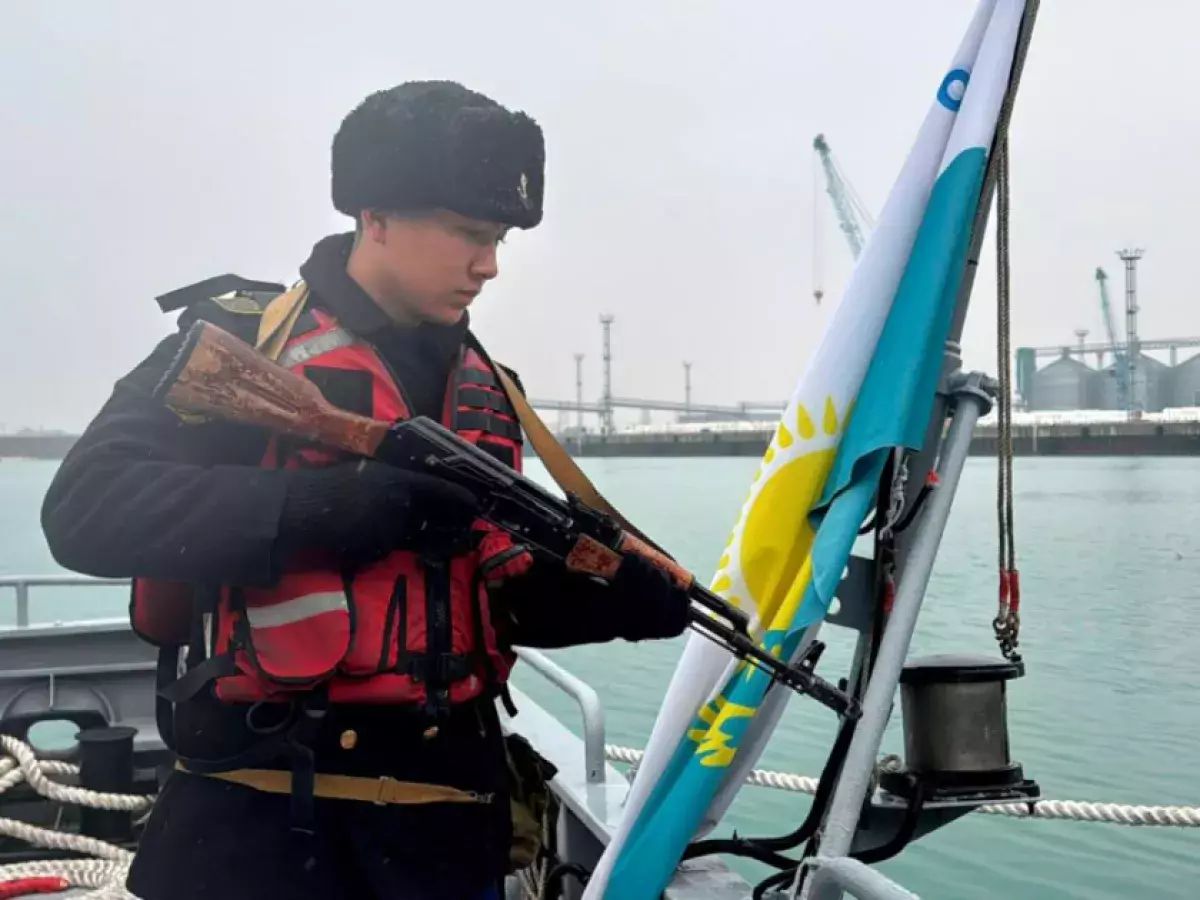 Корабли, спецподразделения и штурмовые войска участвуют в учениях Казахстана на Каспии.