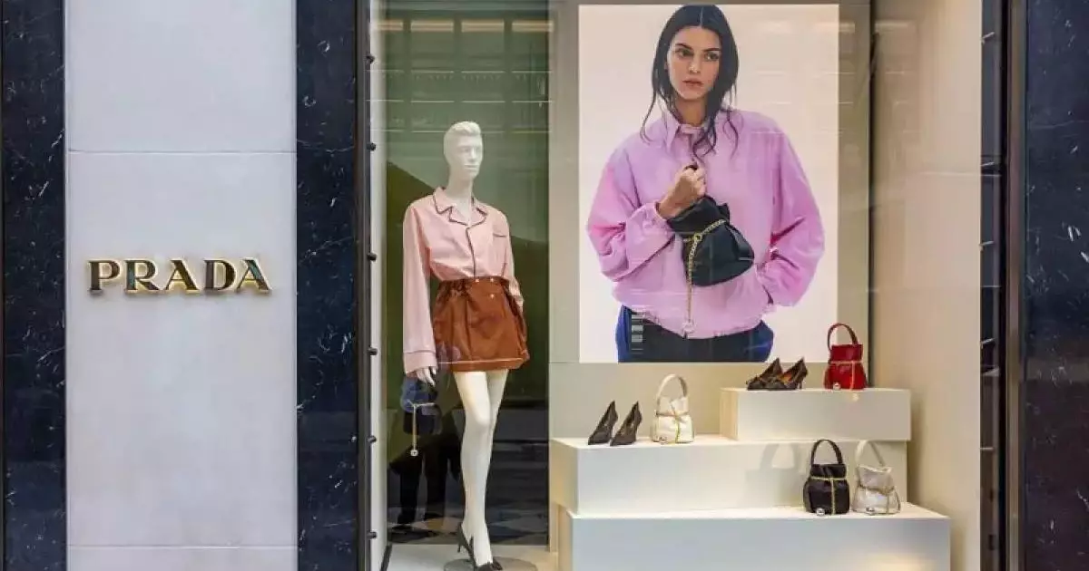  Prada купила Versace со скидкой: сделка встряхнула мир моды 