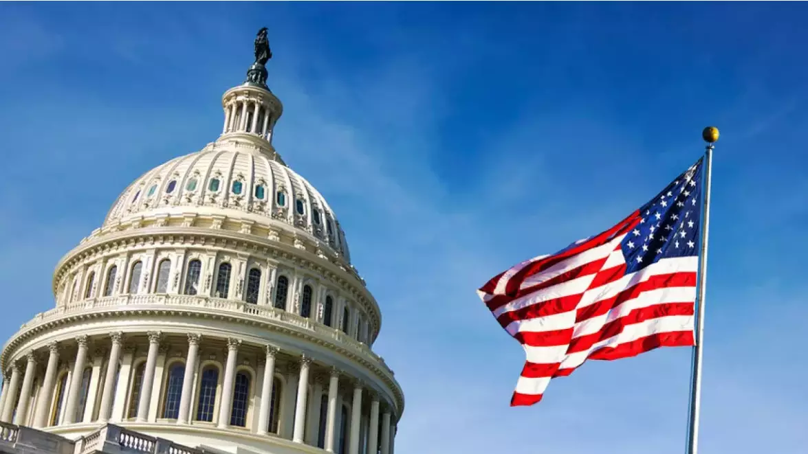 Мелания Трамп пен Илон Маск АҚШ азаматтығынан айырылуы мүмкін