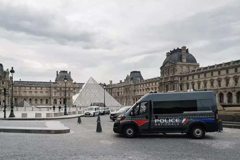Во Франции задержан последний предполагаемый грабитель Лувра