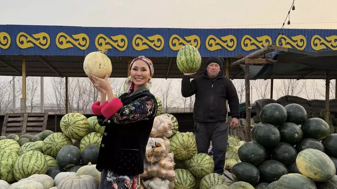 «Нағыз ауылдың келіні»: Динара Сәтжанның Сарыағаштағы бейнесі жұртты сүйсіндірді