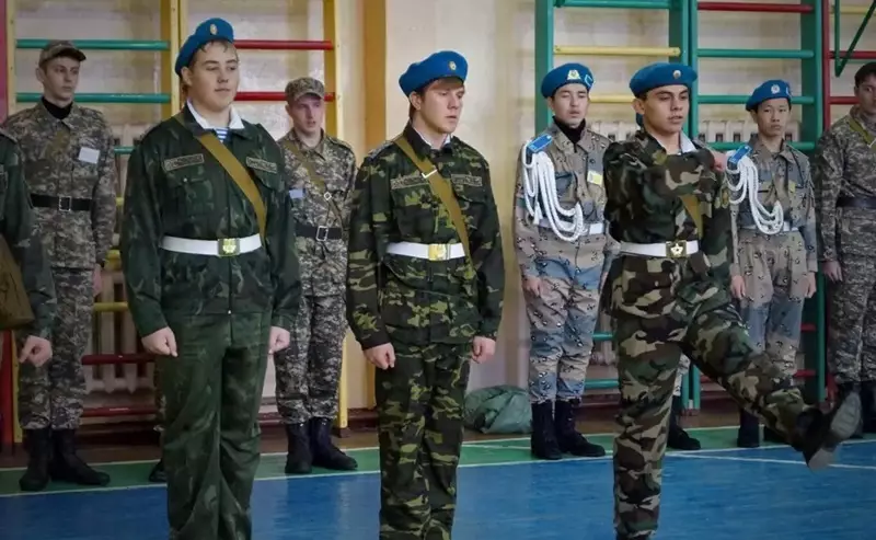 Подготовку школьников к армии усилили в Казахстане