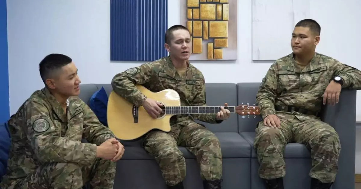  Көкшетауда әскери борышын өнерімен ұштастырып жүрген сарбаз қызмет етеді 