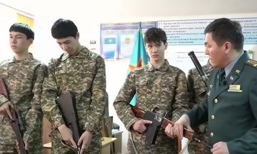 В Казахстане усилили подготовку школьников к армии
