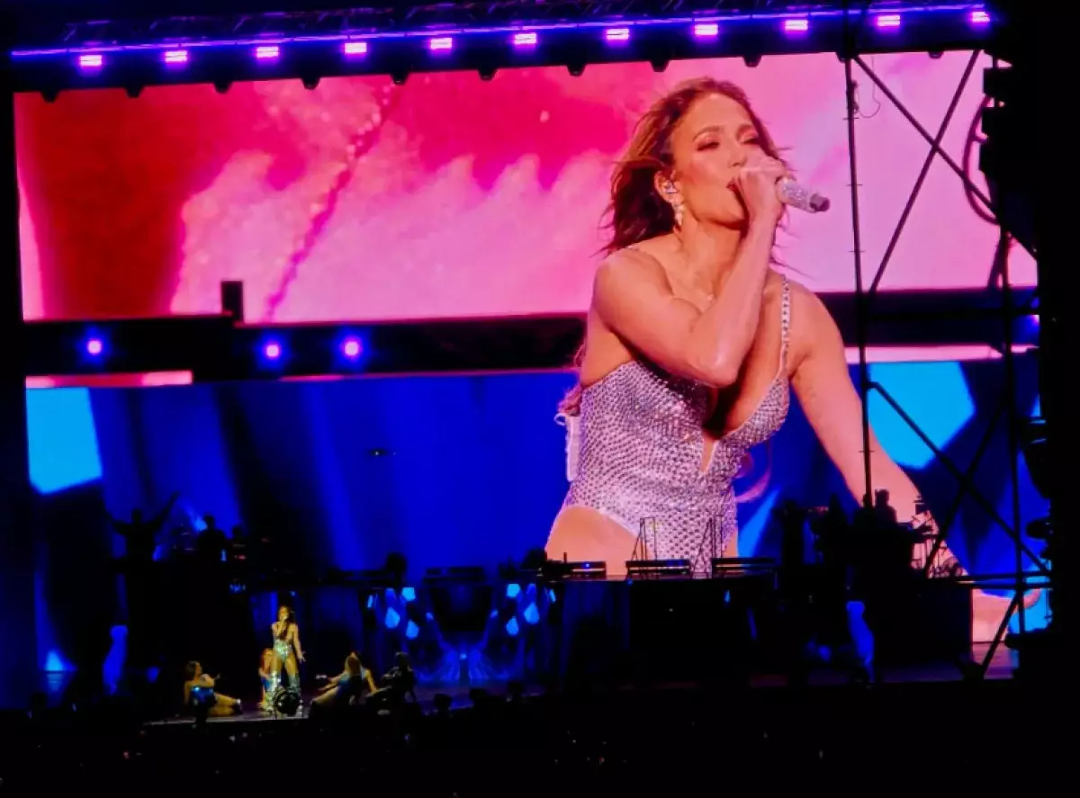 Концерты Джей Ло и Backstreet Boys подстегнули экономику Казахстана