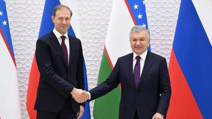 Мирзиёев принял первого вице-премьера РФ Дениса Мантурова