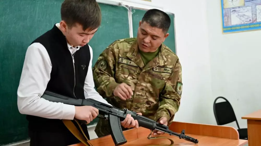 НВП в школах Казахстана: Минобороны утвердил новые правила
