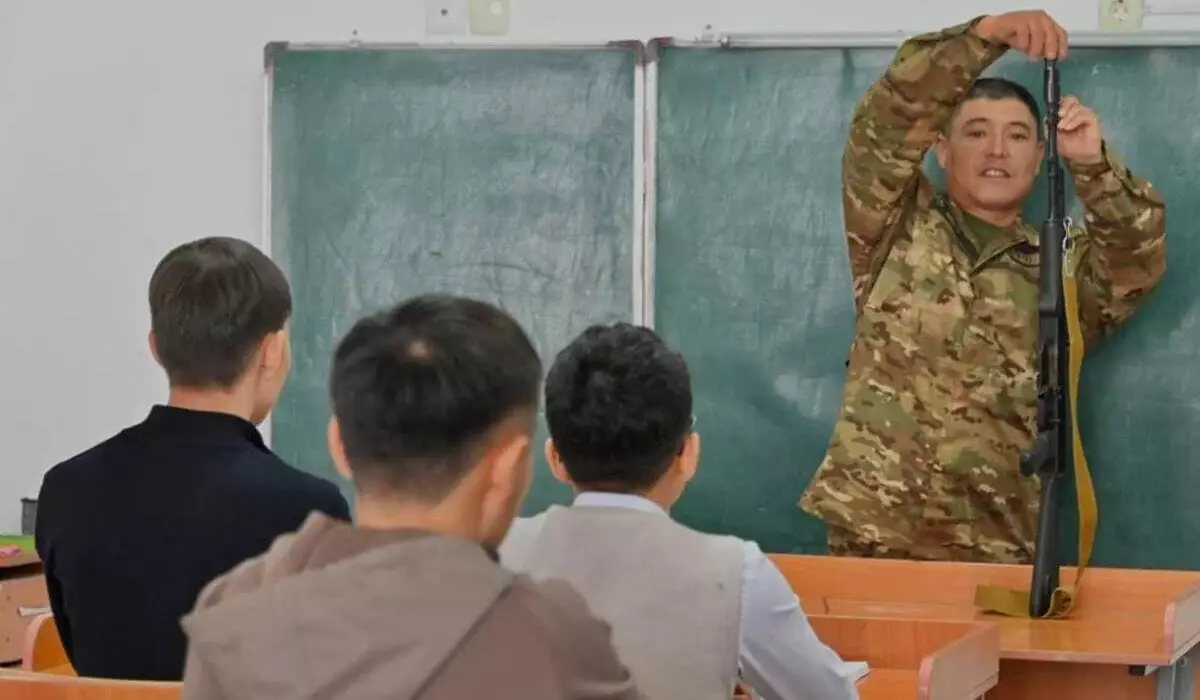 НВП возвращается: казахстанские школьники будут учиться по новым правилам