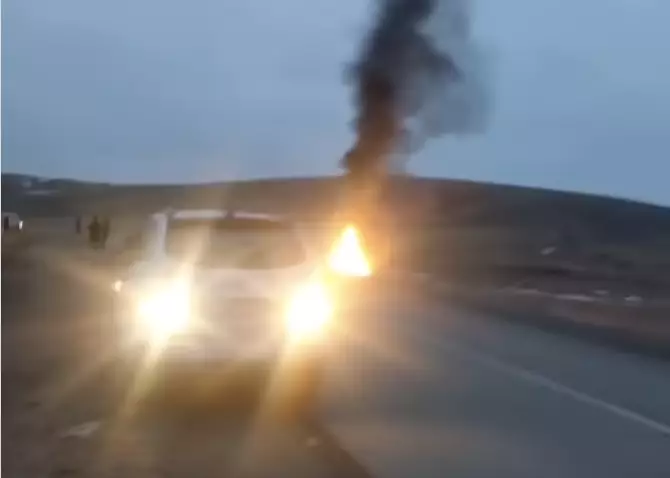 Бір адам қаза тапты: Қарағанды облысында ақша тиелген инкассатор көлігі өртеніп кетті (ВИДЕО)