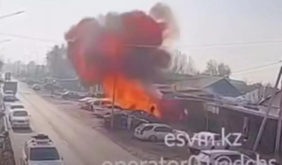 Пострадали пять человек: момент взрыва в Алматы попал на видео