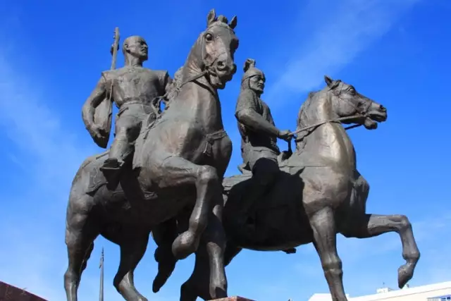 Маржан Ершу. Махамбет пен Жұмекен поэзиясындағы үндестік (циклдік мақалалар)