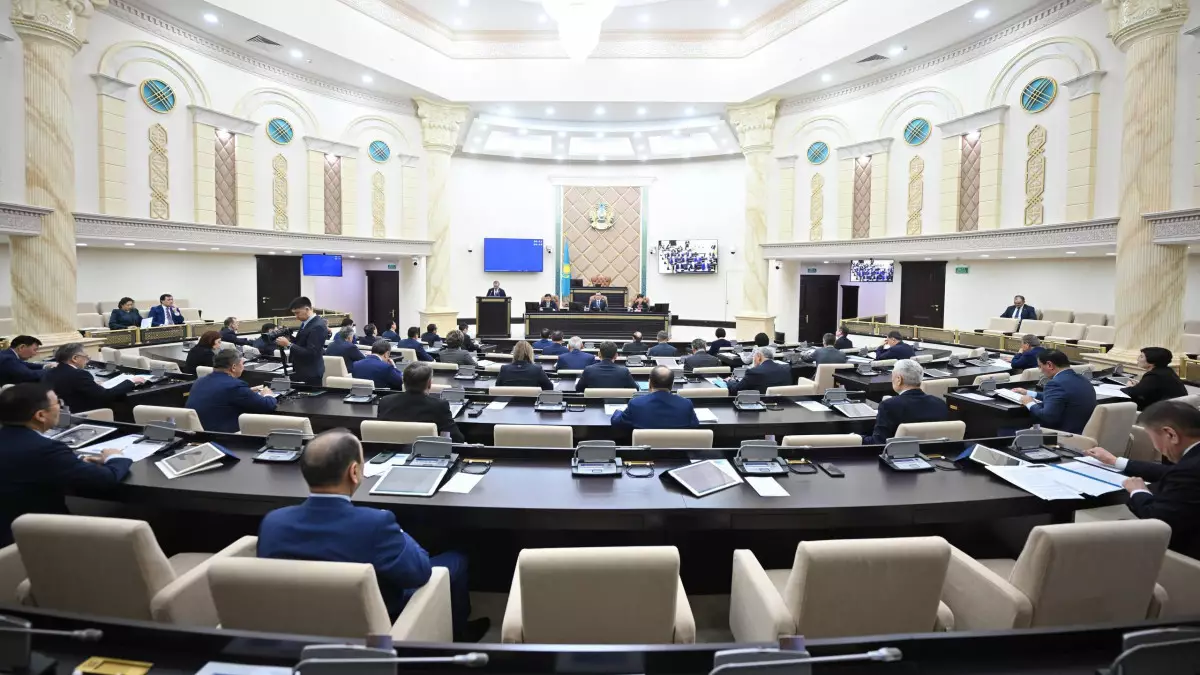 Сенат ЛГБТ насихатына тыйым салатын заңды кейінге қалдырды