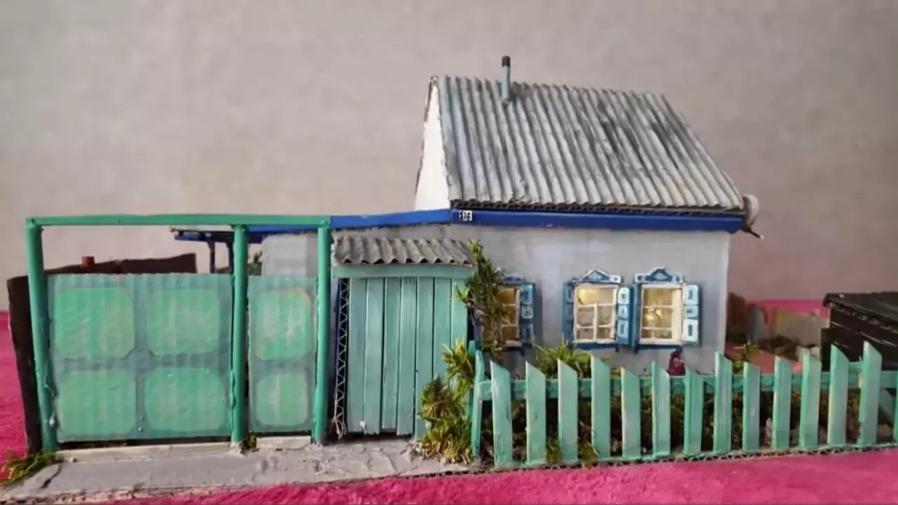 СҚО-да шебер оқушы шағын макет жасайды