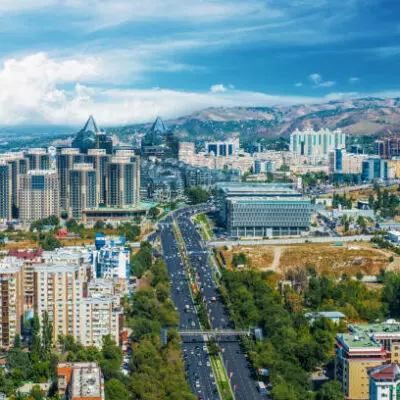 После землетрясения в 7 баллов алматинцы массово покидают город