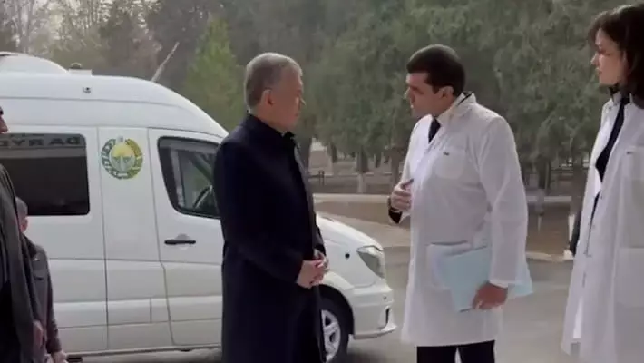 Шавкат Мирзиёев навестил пострадавших от взрыва в Гулистане