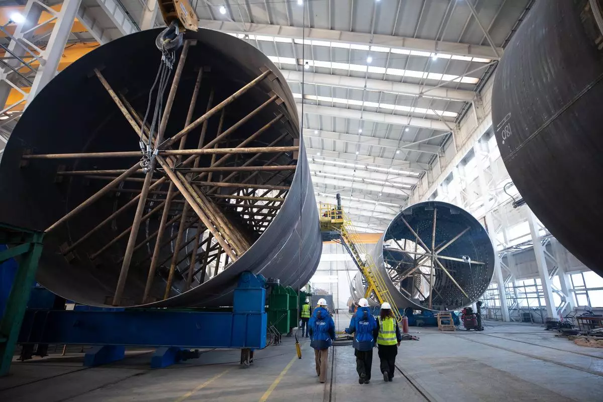 В Атырау изготавливают гигантские колонны для будущего полиэтиленового завода