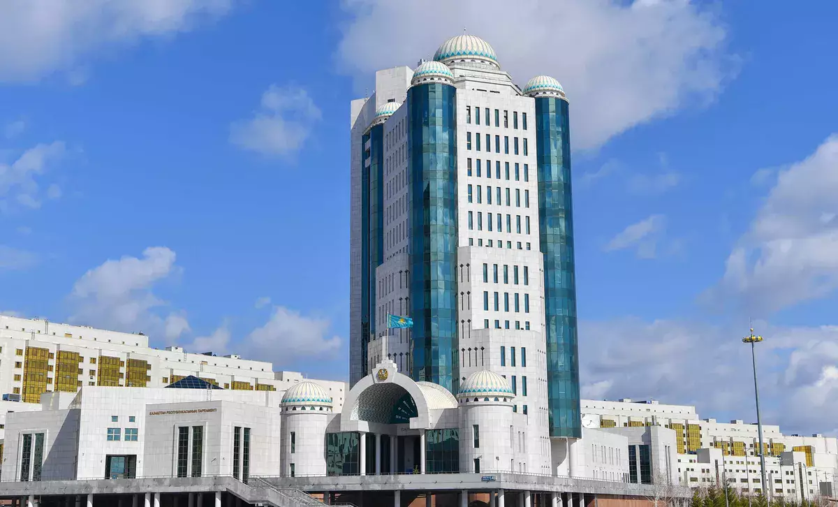 Сенат ЛГБТ туралы заңды кейінге қалдырды