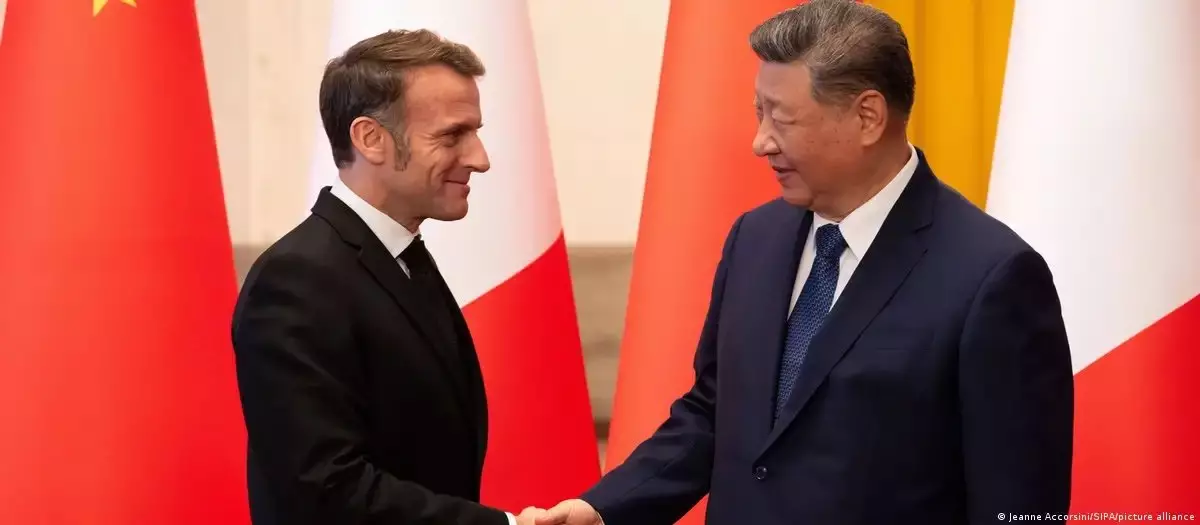 Макрон Си Цзиньпинді  Украинадағы соғысты тоқтатуға ықпал етуге шақырды