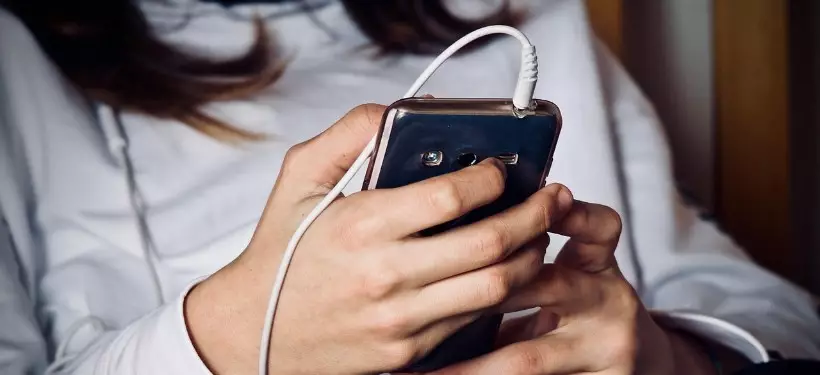 Запрет регистрации детей до 16 лет и штрафы за контент: ожидаются поправки по вопросам онлайн-платформ и масс-медиа в РК