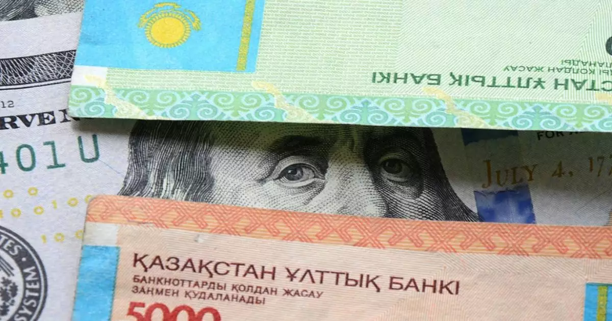  Курс доллара упал ниже 500 тенге 