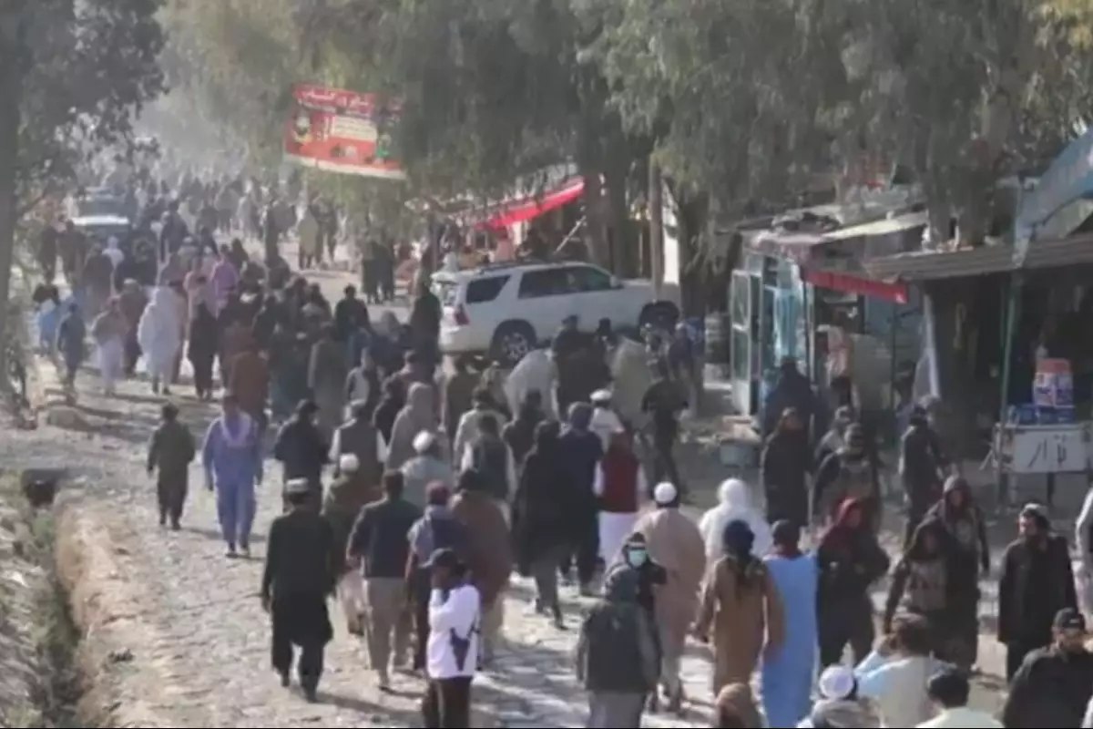 Талибан заставил 13-летнего мальчика провести публичную казнь перед 80 тысячами человек