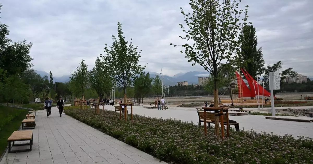  В Алматы на озере Сайран проведена консервация мостов и утепление водных растений 