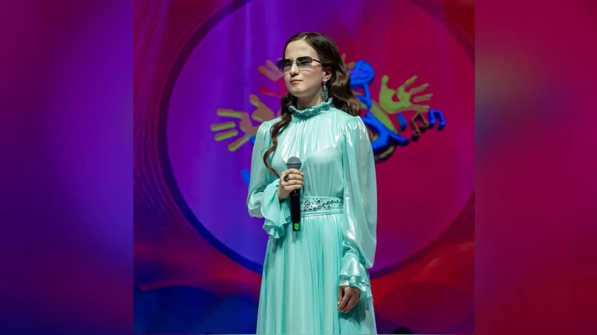 Трогательное исполнение «Балқадиша» незрячей девушкой стало хитом соцсетей