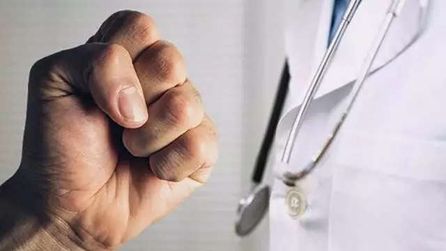 Депутаттар медицина қызметкерлерін қорғау туралы заң жобасын жеңілдетуді ұсынды