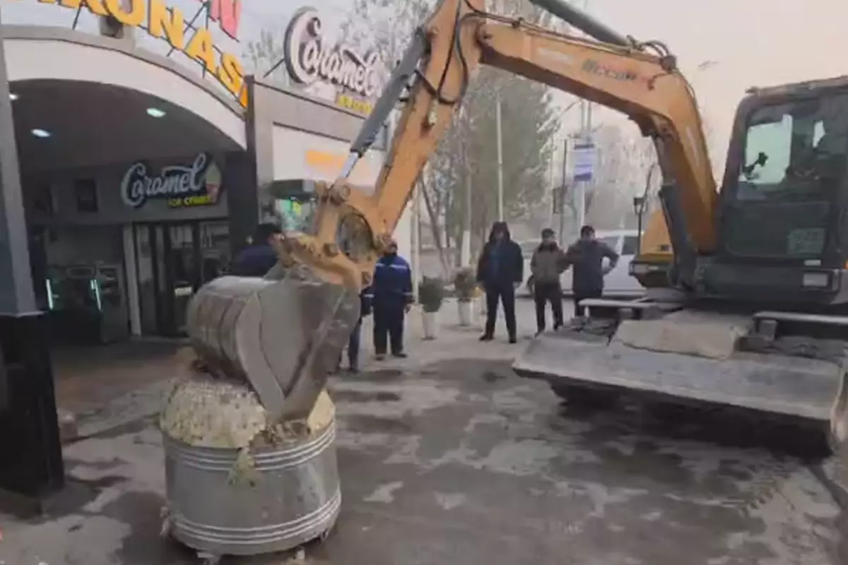 Экология vs культура: в Узбекистане сносят тандыры ради улучшения качества воздуха