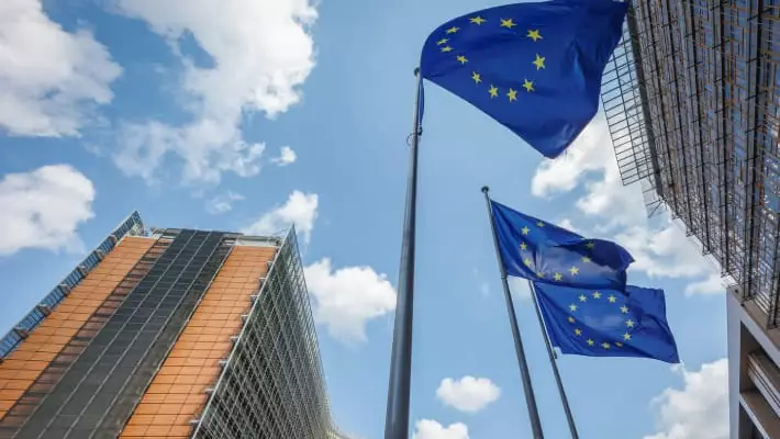 Еврокомиссия внесла РФ в черный список стран с высоким риском отмывания денег