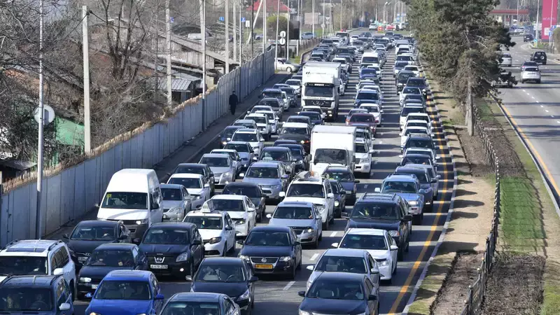 Жер сілкінісінен соң алматылықтар жаппай қаладан кете бастады