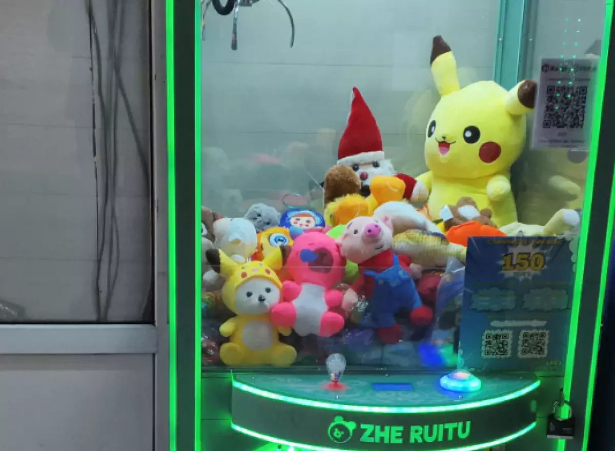 В Казахстане бьют тревогу из-за автоматов с игрушками для детей