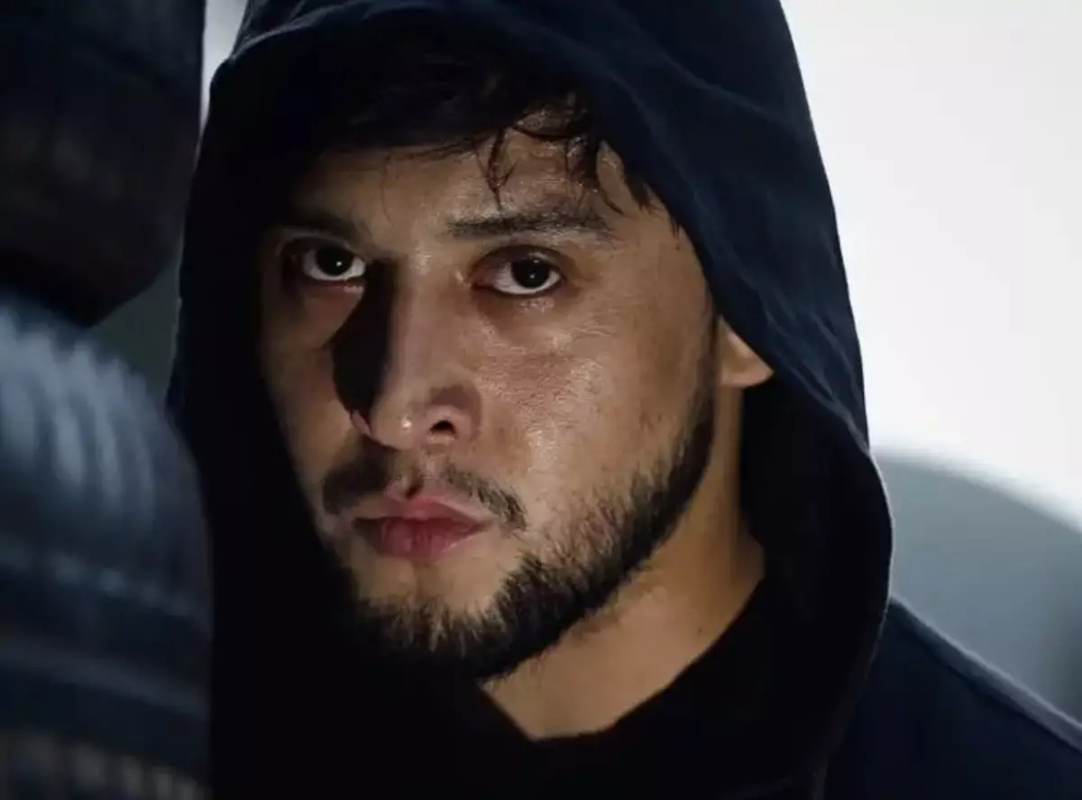 «Қан жұтқаныңызды көрдім»: Түрмеге отырып шыққан актер әкесін қуантты (ФОТО)