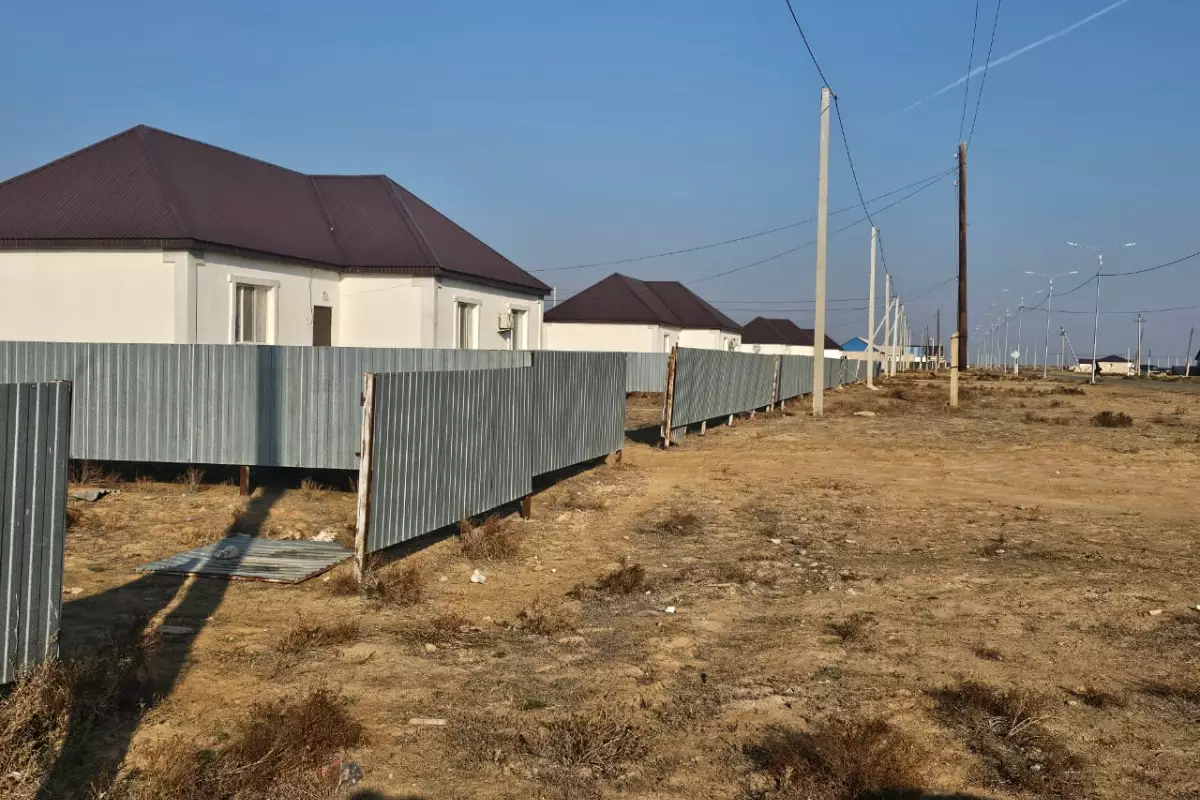 В селе Есбол Индерского района состояние служебных квартир критическое