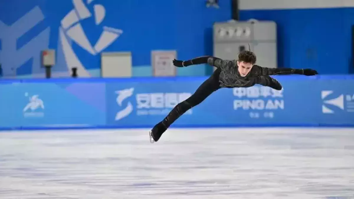 Қазақстанның үздік мәнерлеп сырғанаушысы жылдың қорытынды жарысында құлап қалды