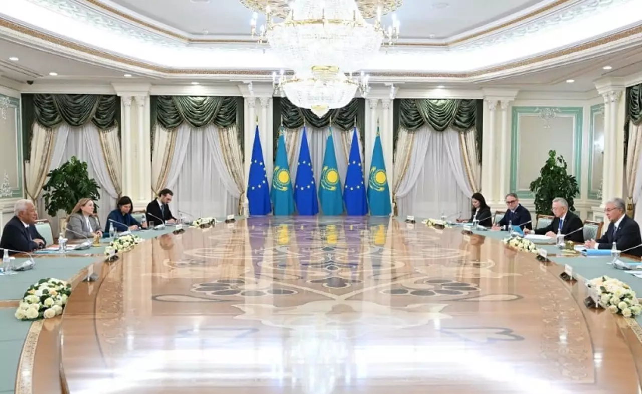 Глава государства провел переговоры с Президентом Евросовета