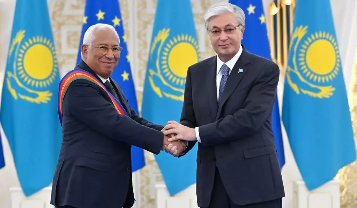 «Надежный друг Казахстана»: Токаев наградил президента Евросовета Кошту орденом «Достық»