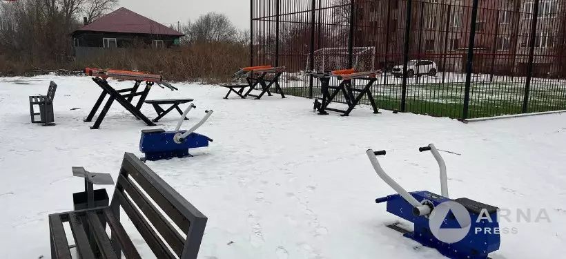 "Были разные, установили одинаковые": замена тренажеров в благоустроенном дворе возмутила семейчан