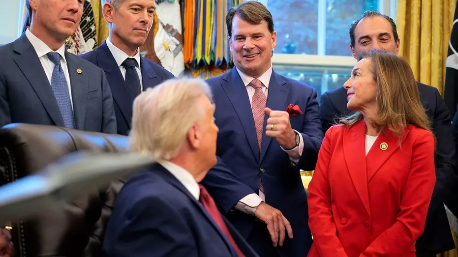 Генеральный директор Ford назвал отмену Трампом стандартов топливной эффективности «победой» доступности и здравого смысла.