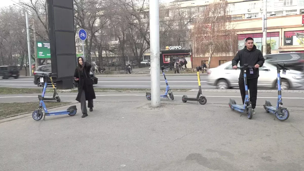 Опасный вид транспорта: в Казахстане ужесточили требования к езде на электросамокатах