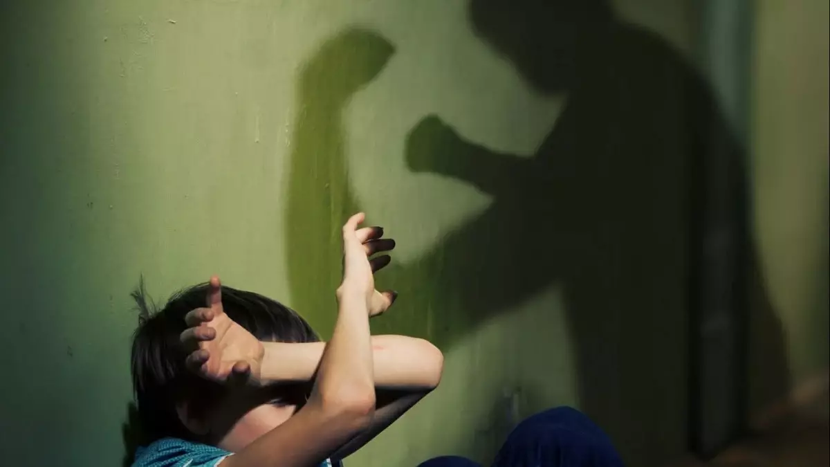 Жамбыл облысында үш баланы азаптаған өгей әке сотталды