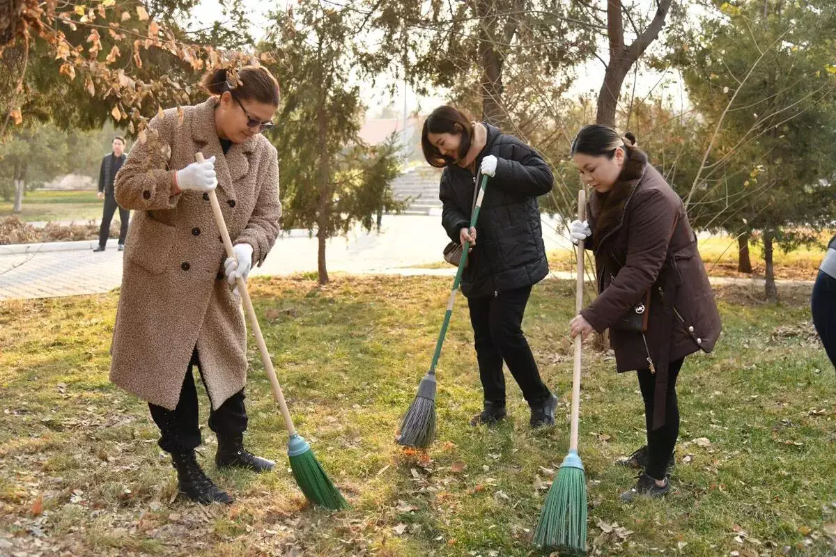 «Таза бейсенбі» в действии: уборка территорий объединила казахстанцев