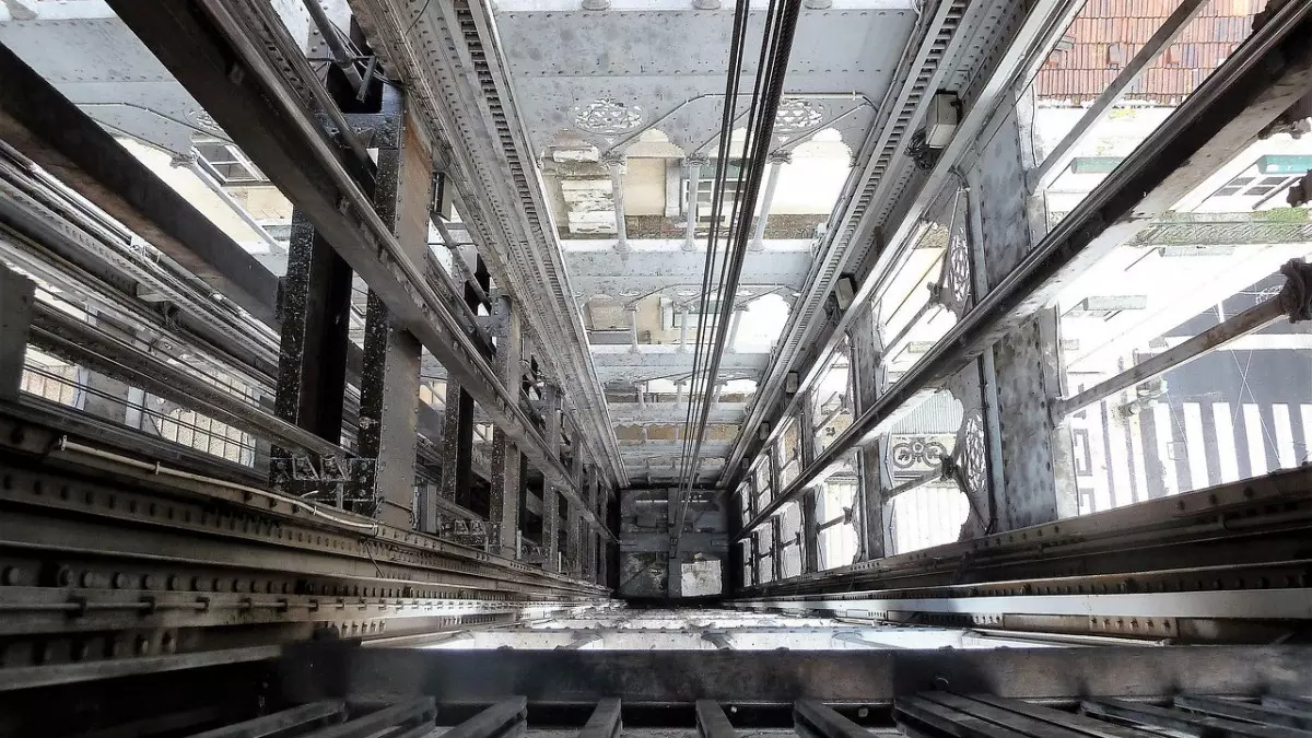 Маңғыстауда құрылысшы лифт шахтасына құлап, көз жұмды