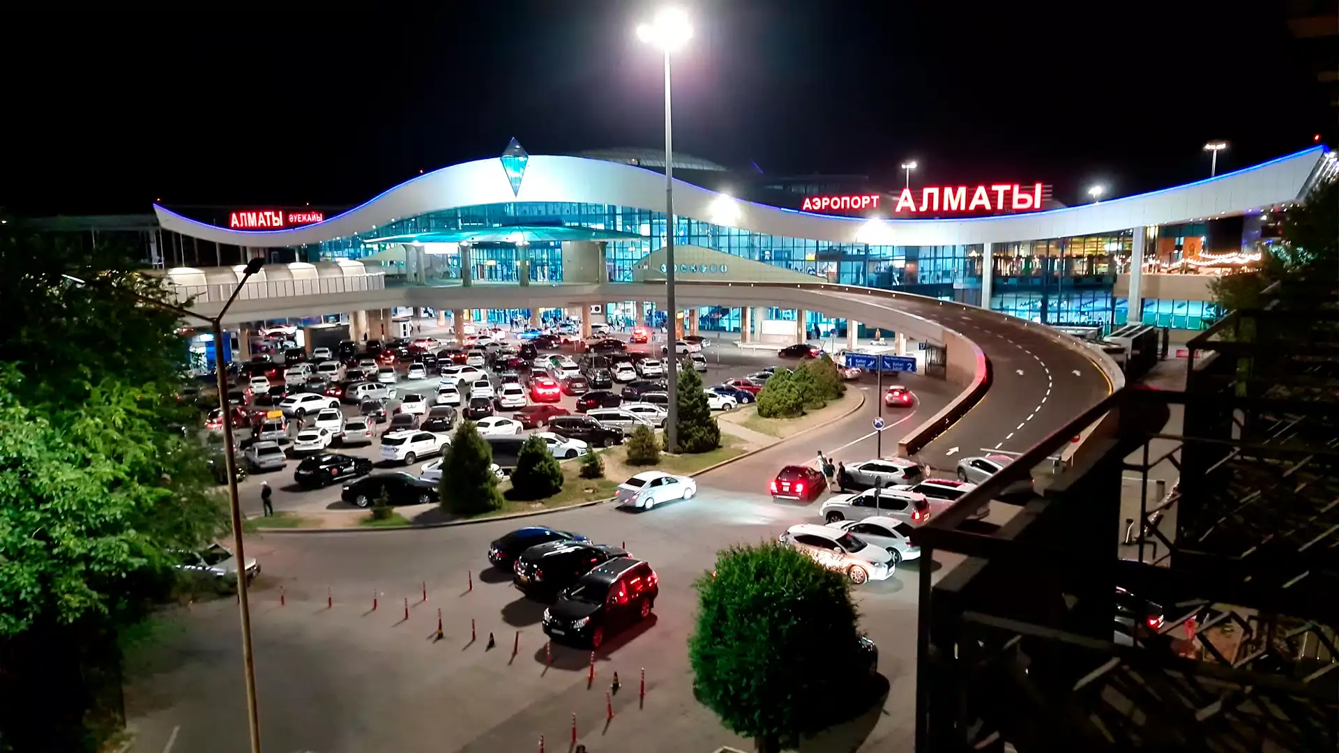 Кептеліс көбейеді: Алматы әуежайына баруға шектеу қойылды