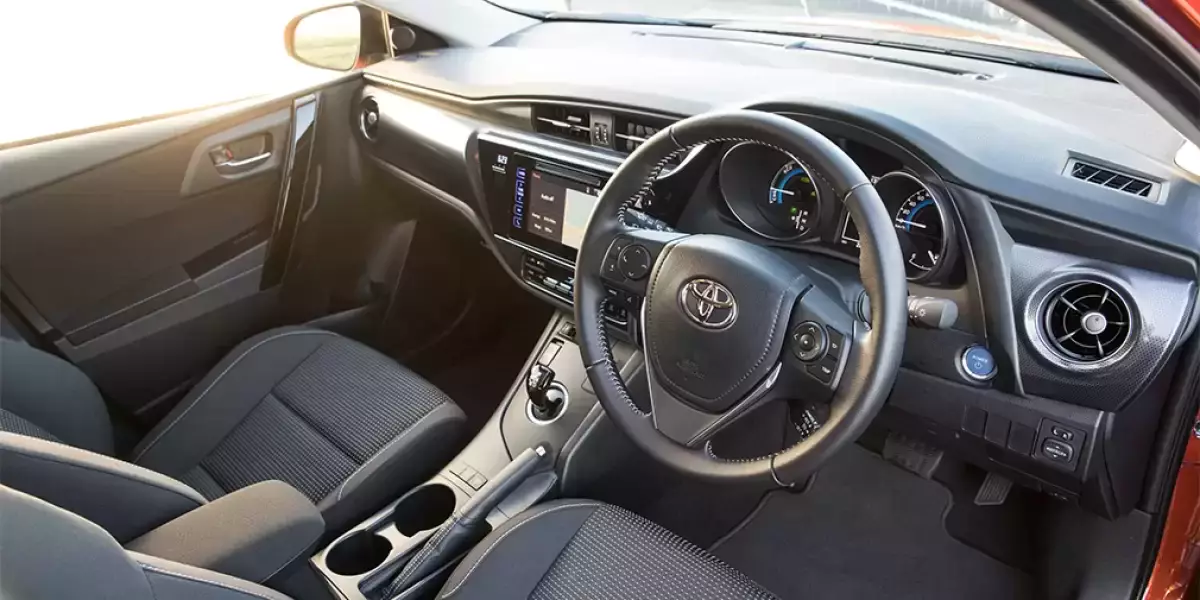 В Казахстане водители праворульных авто бьют тревогу из-за новых правил