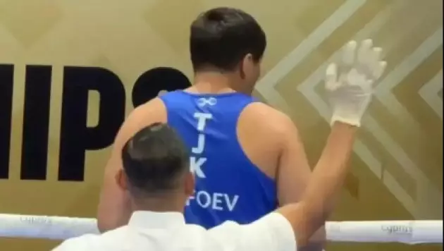 Қазақастан боксшысы ӘЧ-де қарсыласын бірінші раундта нокаутқа түсірді