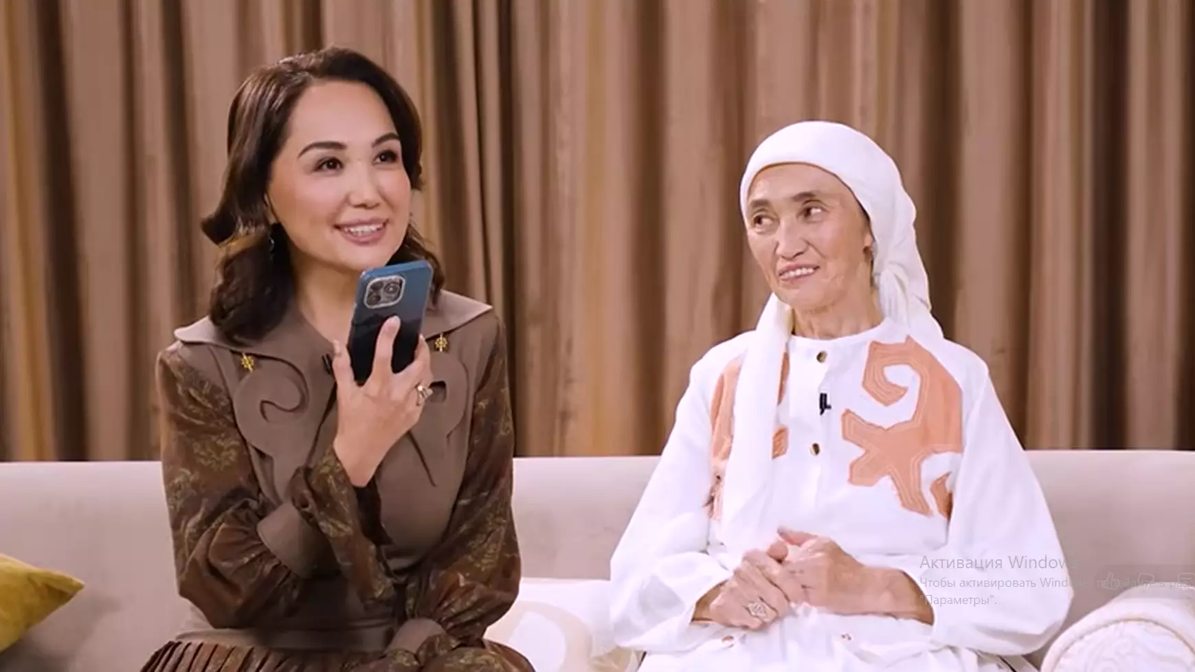 "Өтірік күліп, тістеніп отыр": Ләйлә Сұлтанқызы сұхбаты үшін қатаң сынға ұшырады (ФОТО)