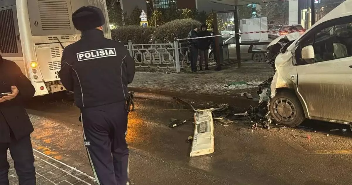  Астанада екі автобус соқтығысып, бір жүргізуші қаза тапты 