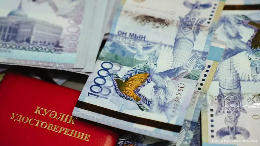 Алматыда сот орындаушысы 370 миллион теңге және Range Rover көлігін заңсыз иемденген